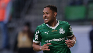 Após lesão no tornozelo, Vitor Roque vai passar por cirurgia no Palmeiras
