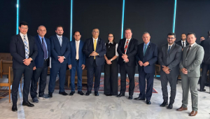 Wellington Fagundes (oitavo da esq. para a dir.) atuo junto ao STF para restabelecer lei que proíbe concessão de incentivos fiscais a empresas que adotem boicotes ao agro local