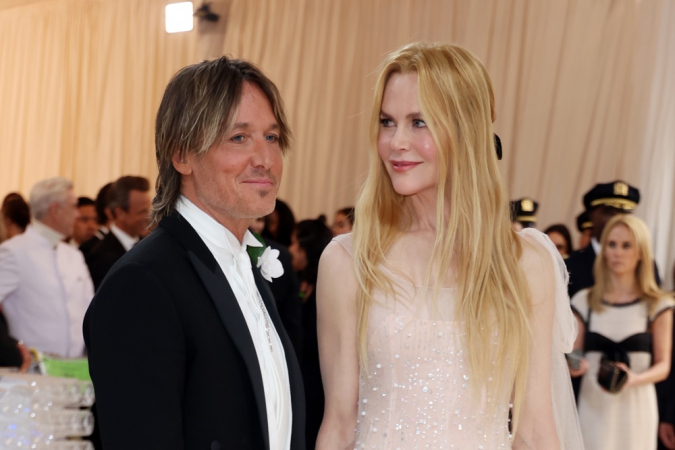 Foto de arquivo de 1º de maio de 2023 de Keith Urban (i) e Nicole Kidman durante a escada vermelha da Gala do Met 2023, em Nova York (Estados Unidos). Kidman e Urban foram separados após 19 anos de casados, segundo relatos das revistas estaduaisunidenses People e TMZ. EFE/ Justin Lane ARQUIVO