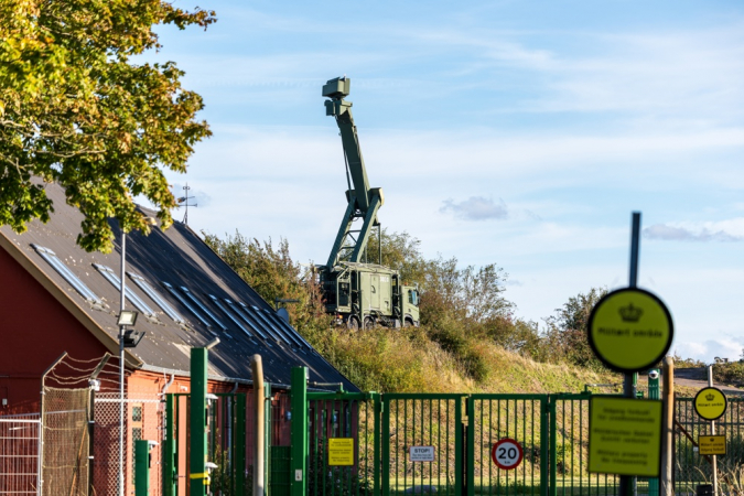 Uma instalação móvel de radar foi montada na área militar dinamarquesa em Amager, Pionegaarden, próxima à vila de Dragør, na costa do Øresund, entre Dinamarca e Suécia