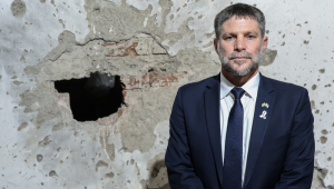 Ministro das Finanças israelense, Bezalel Smotrich, visita a Casa Nariman para prestar homenagem às vítimas dos ataques terroristas de 26/11 em Mumbai, na Índia