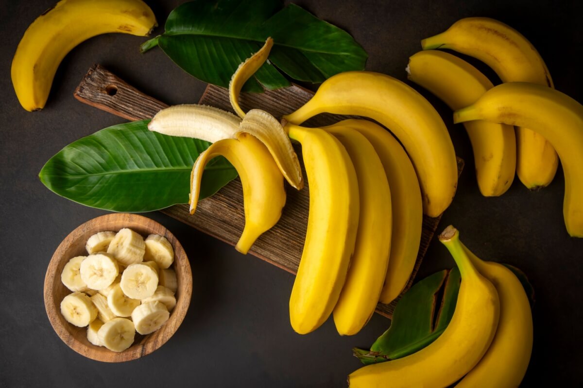 A banana é uma fruta rica em nutrientes benéficos para a saúde 
