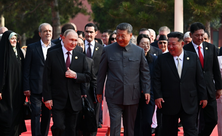 Conversa entre Putin e Xi Jinping ocorreu durante um desfile militar em homenagem ao 80º aniversário do fim da Segunda Guerra Mundial