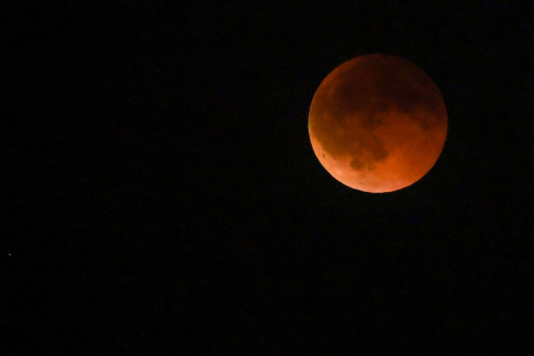 Eclipse lunar total na Macedônia do Norte