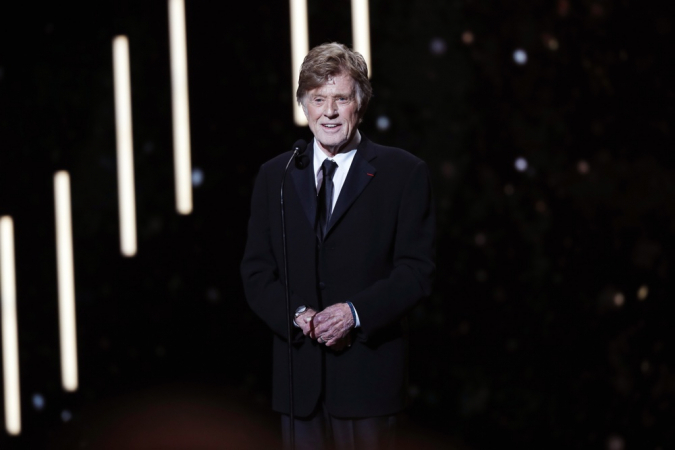 Ator e diretor americano Robert Redford recebe o prêmio honorário por sua carreira durante a 44ª cerimônia anual do prêmio Cesar, em Paris