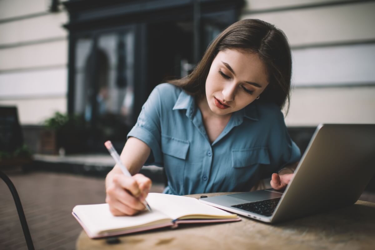 Estar alinhado com as competências da redação exigidas pelo exame ajuda a garantir uma boa nota 