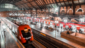 Trem chega à estação Luz da CPTM