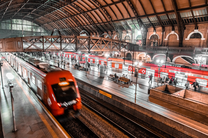 Trem chega à estação Luz da CPTM