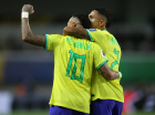 Neymar e Raphinha se abra&ccedil;am em jogo da sele&ccedil;&atilde;o brasileira contra a Bol&iacute;via, pelas Eliminat&oacute;rias