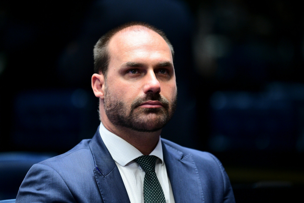 Urgente! Moraes Freia Notificação de Eduardo Bolsonaro nos EUA em Caso Polêmico