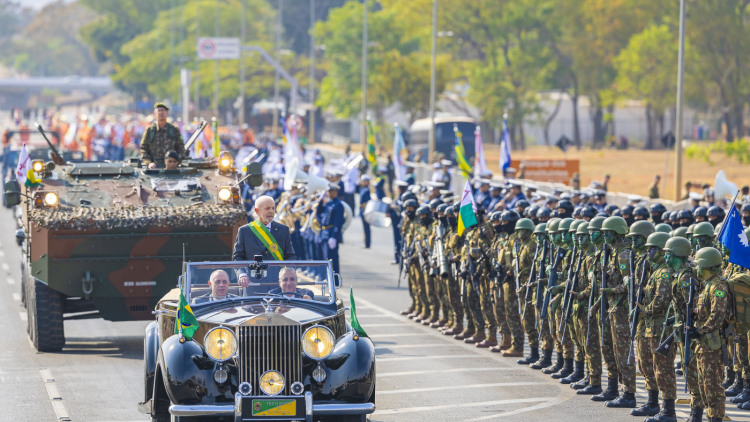 AO VIVO: Desfile cívico-militar acontece em Brasília; acompanhe