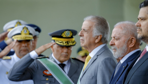 Lula, o ministro José Múcio Monteiro e chefes das Forças Armadas