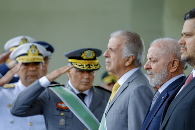 Lula, o ministro José Múcio Monteiro e chefes das Forças Armadas