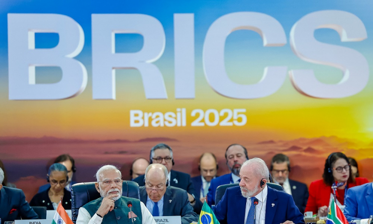 O presidente Lula ao lado do primeiro-ministro da Índia, Narendra Modi, durante reuião do Brics no Brasil