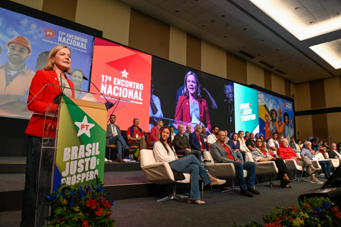 Ministra Gleisi Hoffmann, na posse de Edinho Silva, na presidência do Partido dos Trabalhadores