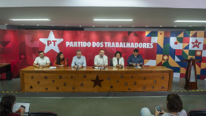 Em coletiva de imprensa, presidente nacional do PT detalha estratégias estaduais e defende frente ampla contra fascismo