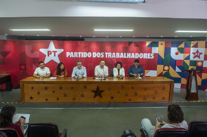 Em coletiva de imprensa, presidente nacional do PT detalha estratégias estaduais e defende frente ampla contra fascismo