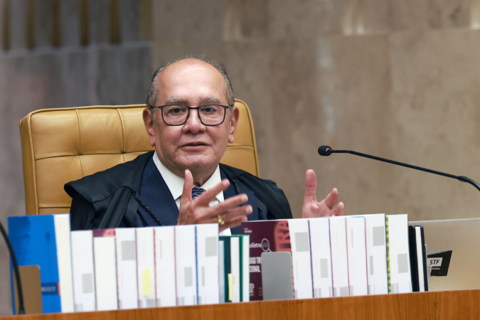 Ministro Gilmar Mendes em sessão plenária do STF