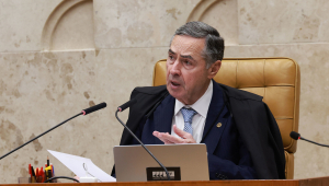 Ministro Luís Roberto Barroso durante sessão plenária do STF  