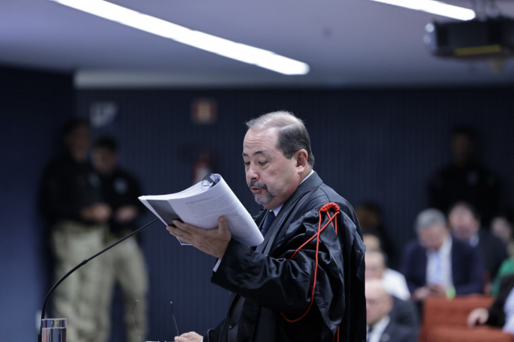 advogado Celso Vilardi, que representa Jair Bolsonaro. Nesta quarta (3) a Primeira Turma do STF inicia o segundo dia de julgamento da trama golpista na Ação Penal 2668 - Núcleo 1 composto por Mauro Cid, ex-presidente Jair Bolsonaro; o ex-diretor da ABIN, Alexandre Ramagem; o ex-comandante da Marinha, Almir Garnier; o ex-ministro da Justiça, Anderson Torres; o ex-ministro do Gabinete de Segurança Institucional, Augusto Heleno; o ex-ministro da Defesa, Paulo Sérgio Nogueira; e o ex-ministro e vice da chapa de Bolsonaro, Walter Braga Netto 03/09/2025