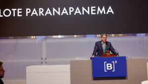 Tarcísio de Freitas participa do leilão do Lote Paranapanema na B3