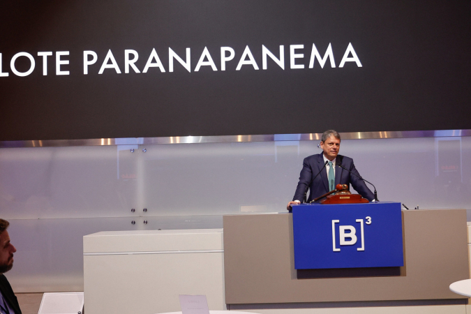 Tarcísio de Freitas participa do leilão do Lote Paranapanema na B3