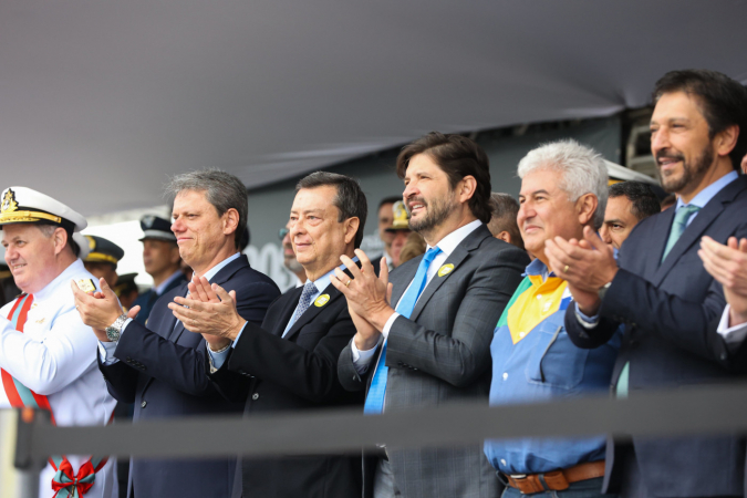 Autoridades e comandantes militares assistem ao desfile cívico-militar de 7 de Setemnbro no Anhembi