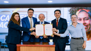 11.09.2025 – Cerimônia de sanção do PL n. 41/2025, que autoriza a criação da Carteira Nacional Docente – CND Presidente da República, Luiz Inácio Lula da Silva, durante cerimônia de sanção do PL n. 41/2025, que autoriza a criação da Carteira Nacional Docente – CND. Palácio do Planalto, Brasília – DF. Foto: Ricardo Stuckert / PR