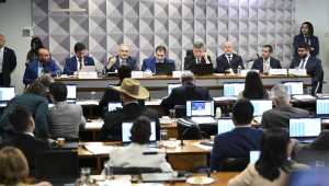 Antônio Carlos Camilo Antunes, conhecido como Careca do INSS (sexto da esq. para a dir.), depõe na CPMI que investiga fraudes no INSS