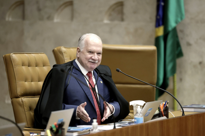 Ministro Edson Fachin em sessão plenária do STF