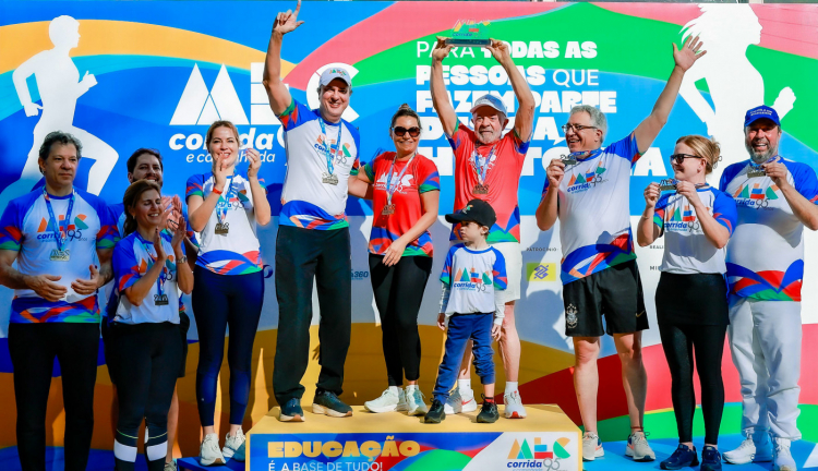 28.09.2025 - Participação na Corrida e Caminhada MEC 95 anos Presidente da República, Luiz Inácio Lula da Silva, durante a participação na Corrida e Caminhada MEC 95 anos, na Esplanada dos Ministérios. Brasília - DF.