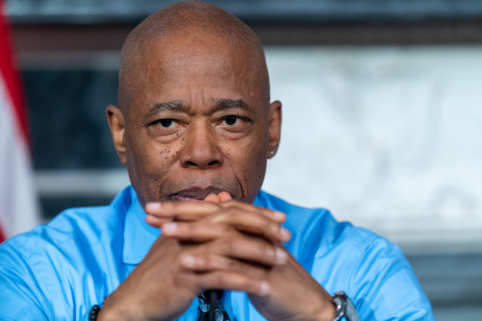 O prefeito de Nova York, Eric Adams, durante coletiva de imprensa em Nova York