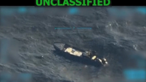 Captura de vídeo da conta @realDonaldTrump no Truth Social do presidente dos Estados Unidos, Donald Trump, mostrando uma embarcação no mar Caribe