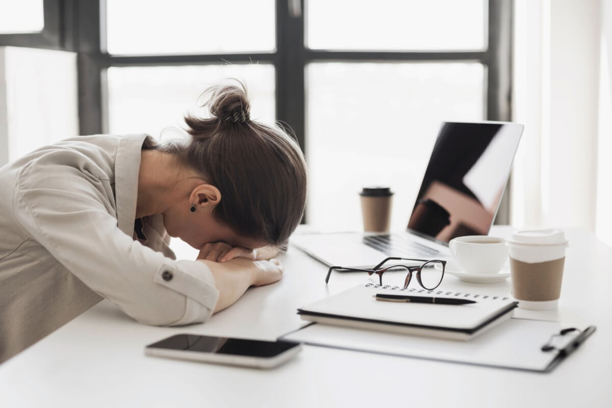 O “quiet cracking” pode ser resultado do estresse e do excesso de cobrança sem reconhecimento no trabalho 