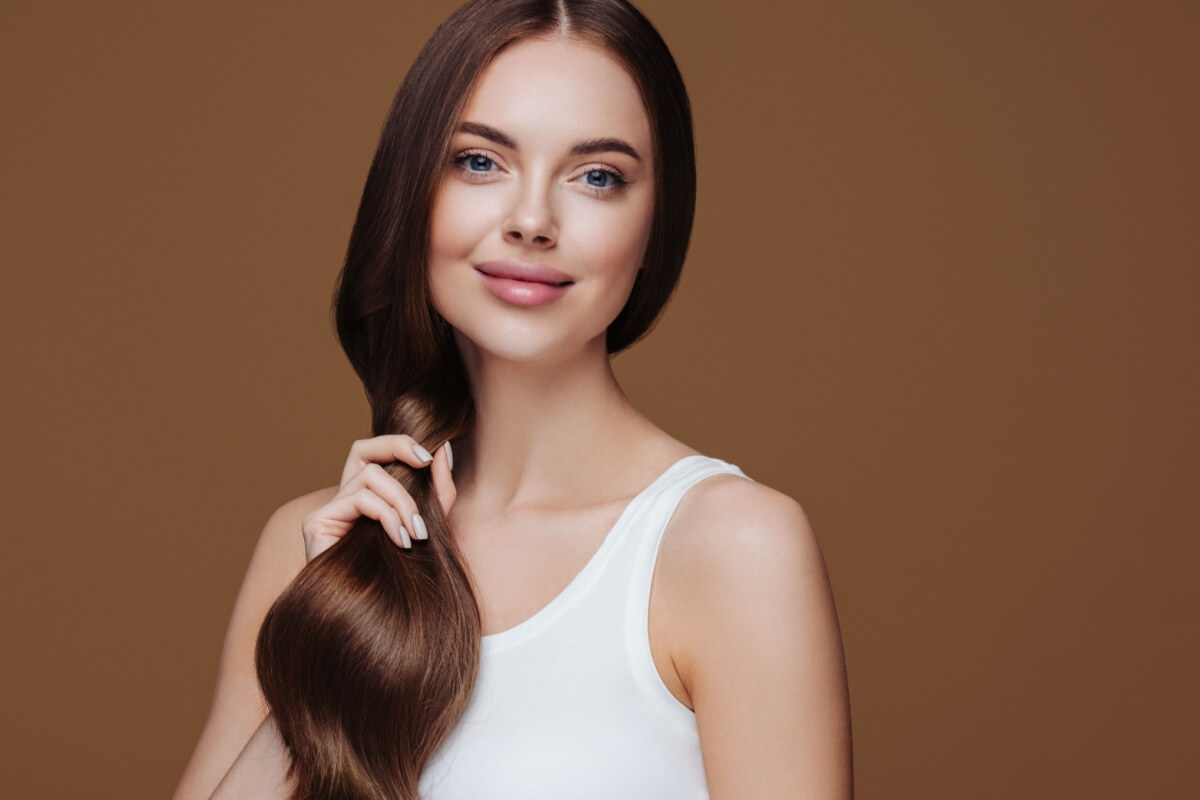 Cuidar corretamente dos cabelos após a coloração ou descoloração ajuda a manter a saúde dos fios 