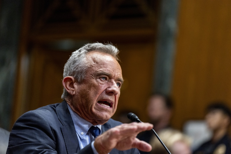Trump defende Robert Kennedy Jr. após sessão tensa no Senado