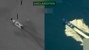 Captura de vídeo publicada na rede Truth Social, na conta @realDonaldTrump do presidente dos EUA, Donald Trump, mostra uma embarcação no mar do Caribe.