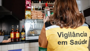 Fiscalização em bar de São Paulo após casos de bebidas adulteradas com metanol