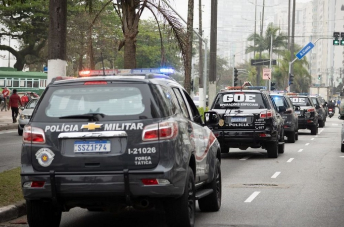 Viaturas da polícia de São Paulo nas ruas para megaoperação contra o crime organizado