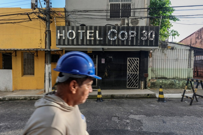 Vista da fachada do recém-renomeado Hotel COP30, localizado no centro de Belém, no estado do Pará