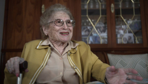 Rosa Tarlovsky de Roisinblit, vice-presidente histórica da organização de direitos humanos Avós da Praça de Maio, fotografada em sua casa