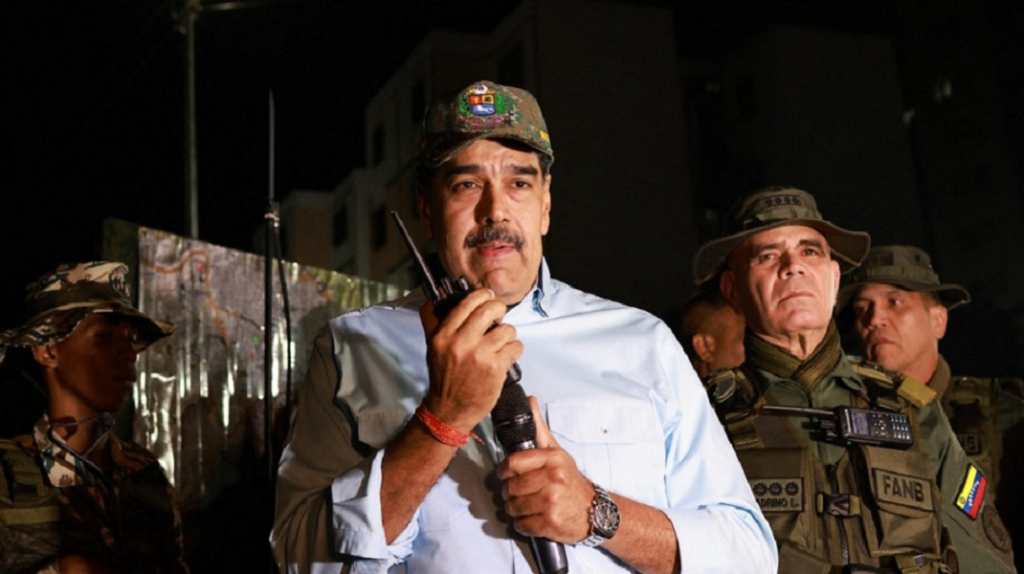 Venezuela inicia exercícios militares em ilha do Caribe em resposta ao envio de navios de guerra dos EUA
