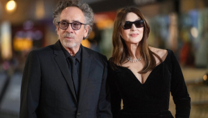 O diretor americano Tim Burton (E) e a atriz italiana Monica Bellucci