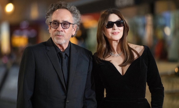 O diretor americano Tim Burton (E) e a atriz italiana Monica Bellucci