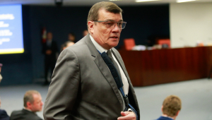 O ex-ministro da Defesa do governo Bolsonaro, general Paulo Sérgio Nogueira, durante a primeira sessão de julgamento da ação penal contra o ex-presidente Jair Bolsonaro (PL) e outros sete réus pela tentativa de golpe de Estado que culminou nos atos golpistas em 8 de janeiro de 2023, no Supremo Tribunal Federal (STF), em Brasília, nesta terça-feira, 02 de setembro de 2025. O ministro Alexandre de Moraes, relator do caso, afirmou que o País só tem a lamentar que, mais uma vez, se tenha tentado um golpe de Estado no País, "atentando-se contra a democracia" visando a "instalação de uma verdadeira ditadura". 02/09/2025 - Foto: WILTON JUNIOR/ESTADÃO CONTEÚDO