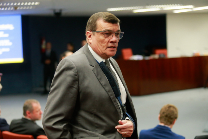 O ex-ministro da Defesa do governo Bolsonaro, general Paulo Sérgio Nogueira, durante a primeira sessão de julgamento da ação penal contra o ex-presidente Jair Bolsonaro (PL) e outros sete réus pela tentativa de golpe de Estado que culminou nos atos golpistas em 8 de janeiro de 2023, no Supremo Tribunal Federal (STF), em Brasília, nesta terça-feira, 02 de setembro de 2025. O ministro Alexandre de Moraes, relator do caso, afirmou que o País só tem a lamentar que, mais uma vez, se tenha tentado um golpe de Estado no País, "atentando-se contra a democracia" visando a "instalação de uma verdadeira ditadura". 02/09/2025 - Foto: WILTON JUNIOR/ESTADÃO CONTEÚDO