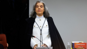 Carmém Lúcia relata apelos da família para sair do STF devido ao machismo