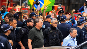 O ex-presidente da República, Jair Bolsonaro, deixa o Hospital DF Star, em Brasília
