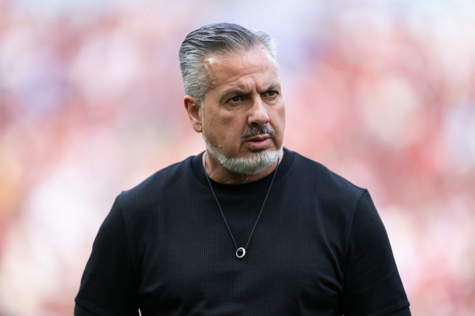 José Boto diretor de futebol do Flamengo durante partida contra o Grêmio no estádio Maracanã