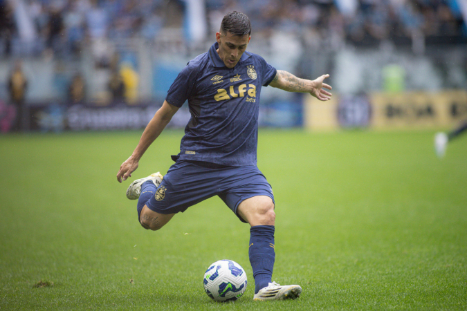 RS - BRASILEIRO A 2025, GRÊMIO X BRASILEIRO A 2025, GRÊMIO X VITORIA - Cristian Pavón jogador do Grêmio durante partida contra o Vitoria no estádio Arena do Grêmio pelo campeonato Brasileiro A 2025. Foto: MAXI FRANZOI/AGIF - AGÊNCIA DE FOTOGRAFIA/ESTADÃO CONTEÚDO AGF20250928062 - 28/09/2025 - 11:24